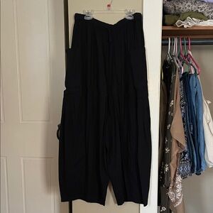 Free People women’s Black cropped linen Cargo Pants